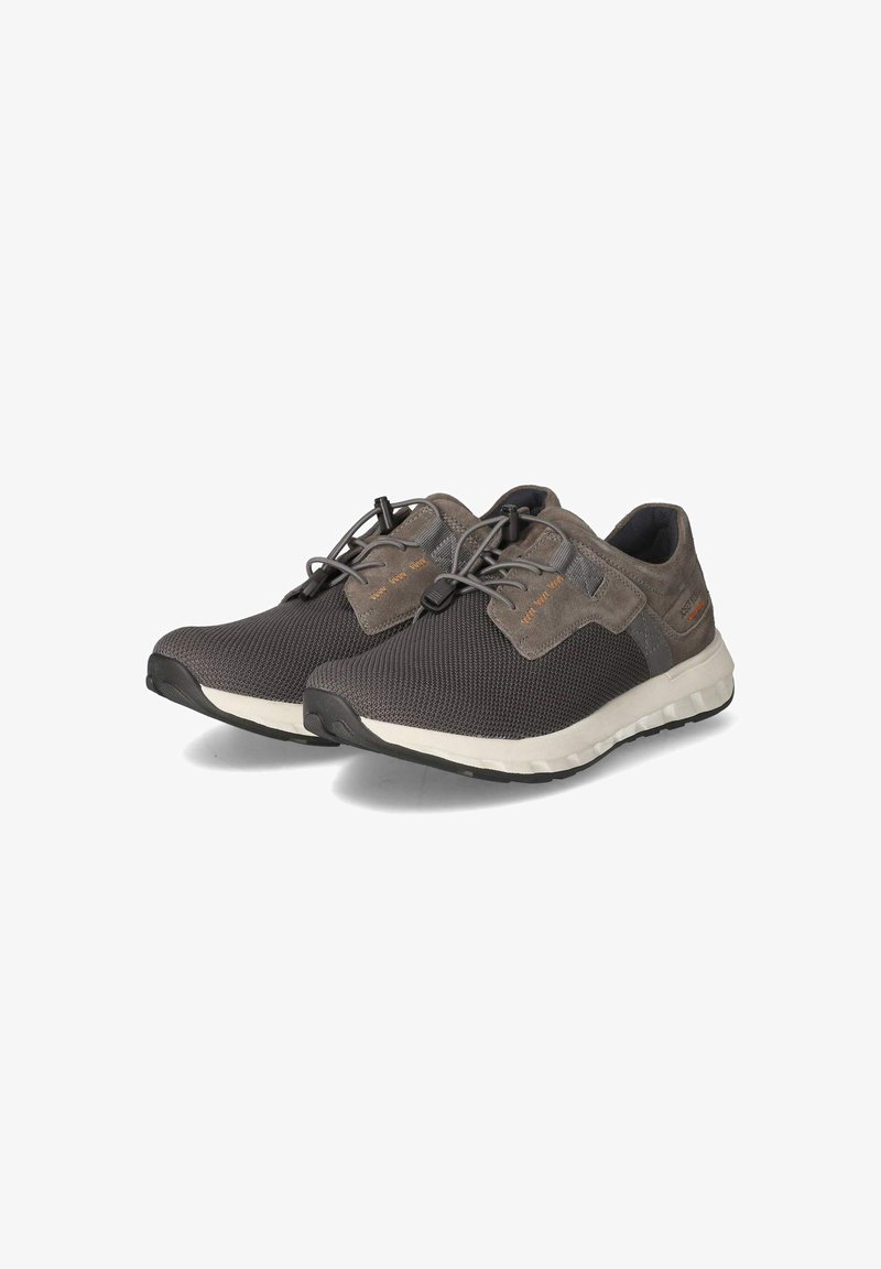 Szare siatkowe sneakersy z zamszowymi akcentami, charakteryzujące się lekką podeszwą i elastycznymi sznurowadłami dla łatwego zakładania. Teksturowana cholewka zapewniająca oddychalność.