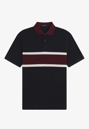 Polo noir à manches courtes avec col bordeaux et rayures horizontales bordeaux et blanches sur la poitrine, brodé du logo "Fred Perry".