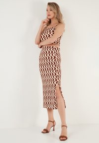 LELA SLIM FIT SET - Zīmuļsvārki - brown white