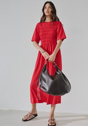 Next, REGULAR FIT - SHORT SLEEVE SHIRRED BODY T-SHIRT MIDI DRESS . - Jerseykjole - red