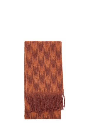 Złożony miękki wełniany szalik w kratę hounds-tooth w kolorach rdzy i przypalonej pomarańczy, z frędzlami na końcach, na białym tle.
