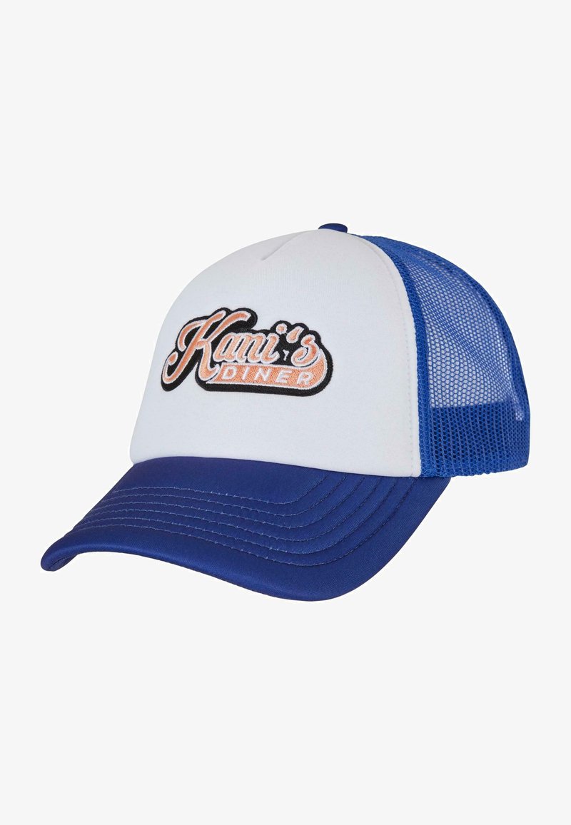 Blå og hvit trucker cap med nettingbakside, buet visir og brodert "Kami's Diner"-logo i oransje og svart på frontpanelet.