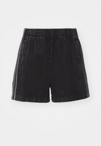 Calças de ganga pretas com um cós elástico, bolsos laterais com zíper e riscas laterais em contraste. Textura desgastada e comprimento acima do joelho.