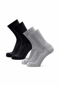 Tres pares de calcetines tobilleros en negro y gris claro, con un diseño de punto texturizado, puños acanalados y áreas de puntera y talón reforzadas.