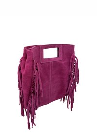 Fuksiaa mokkaa oleva käsilaukku, jossa on hapsukoristeet sivuilla, suorakaiteen muotoinen aukko-ote ja sileä pinta. Kompakti ja jäsennelty muotoilu.