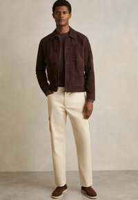 Reiss REGULAR FIT ROBINSON  - Cargohose - light stone