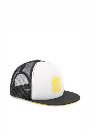 Zwart-witte mesh pet met een gebogen klep, voorzien van een gele geborduurde logo aan de voorkant en een gele accent rond de rand van de klep.