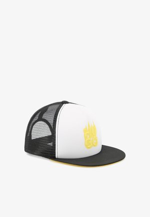 Zwart-witte mesh pet met een gebogen klep, voorzien van een gele geborduurde logo aan de voorkant en een gele accent rond de rand van de klep.