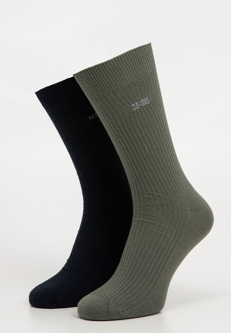 Geribbelde crew sokken in donkerblauw en olijfgroen. Kenmerken zijn een gebreide textuur en verstevigde boorden voor duurzaamheid. Geen zichtbare logo's of patronen.