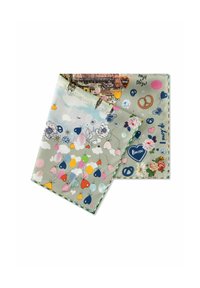 Multikleurig bedrukte stof met verschillende patronen: ballonnen, bloemen en harten op een lichtgrijze achtergrond. De randen zijn afgewerkt met een bloemenrand.