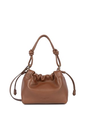 Petit sac à main en cuir marron avec le haut froncé, des anses nouées et un logo discret estampé au centre avant.