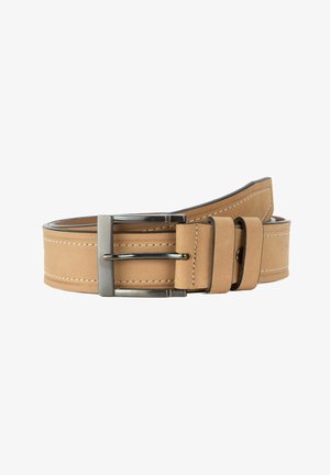 Leren riem in tan kleur met een gladde afwerking, uitgerust met een zilveren metalen gesp en contrasterende stiksels. Flexibel en duurzaam ontwerp.