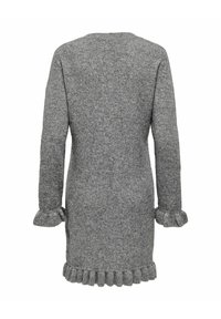 Robe en tricot gris à manches longues avec col rond et poignets et ourlet froncés, vue de dos sur fond blanc.