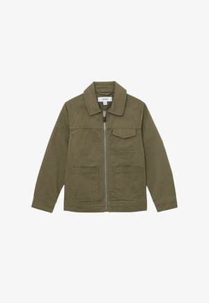 Giacca verde oliva con cerniera frontale, taschino sul petto con patta, due tasche applicate inferiori e colletto classico.