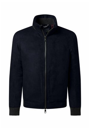 Marineblauwe suede jas met hoge kraag, voorrits en geribde boorden. Heeft een gestroomlijnd ontwerp en een subtiele textuur.