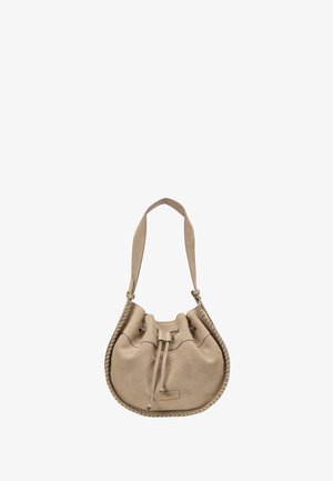 Sac seau beige en daim avec bandoulière réglable et fermeture à cordon, présentant des bords cousus et une forme douce et arrondie.