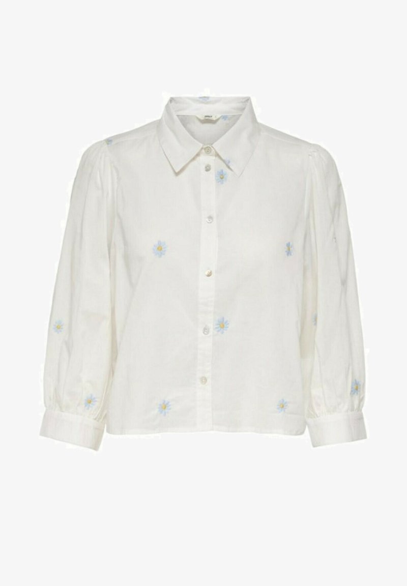 Camicia bianca con bottoni e maniche a sbuffo, decorata con ricami di fiori blu. Tessuto liscio, colletto classico e orlo curvo.