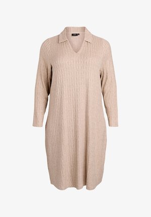 Bež obleka z dolgimi rokavi, pletena, s ovratnikom in V-izrezom, ki ima vertikalni kabelski pleten vzorec.