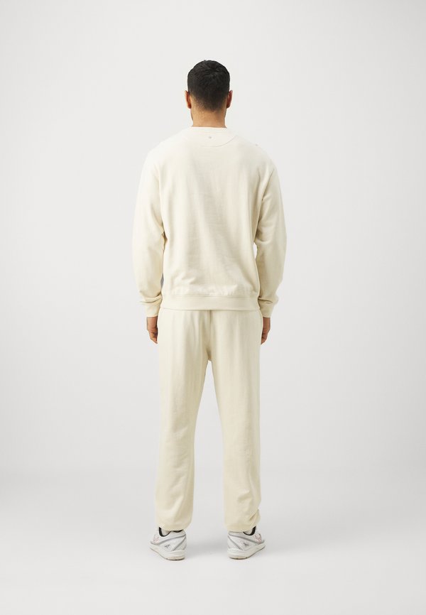 CLASSIC - Tracksuit bottoms - birch4