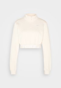Krátky, krémový sveter s vysokým golierom, polovičným zipsom a svetlo šedým logom "NIKE" na pase. Mäkkučká textura.