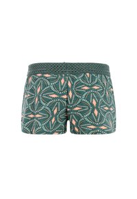 Pár vzorovaných kraťasů s tmavě zeleným základem, broskvovými geometrickými tvary a texturovaným tmavě zeleným pasem.