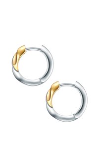 Hõbedased rõngaskõrvarõngad, millel on harjatud tekstuur ja silmatorkav kuldne aktsent ühel küljel, omades sujuvat ja modernset disaini.