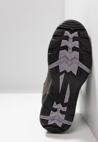 HI-TEC STORM szary