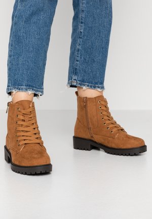 Stivaletti stringati - tan
