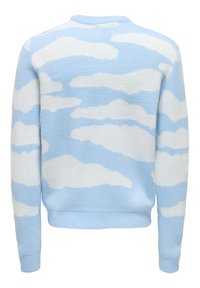 Blå sweater med et sky mønster i hvid, strikket tekstur, ribbede manchetter og kant samt en rund halsudskæring. Set fra bagsiden.
