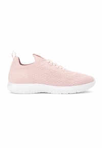 Baskets basses tricotées rose clair avec semelle blanche et languette au talon, conçues pour une tenue décontractée.