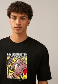 Next HOKUSAI THE GREAT WAVE LICENSE STANDARD - Marškinėliai su spaudiniu - black roy lichtenstein