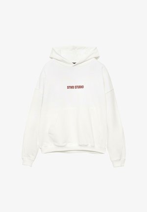 Witte hoodie met een voorzak en de tekst "STWD STUDIO" in roodbruin. Heeft een capuchon met trekkoord en ribgebreide manchetten.
