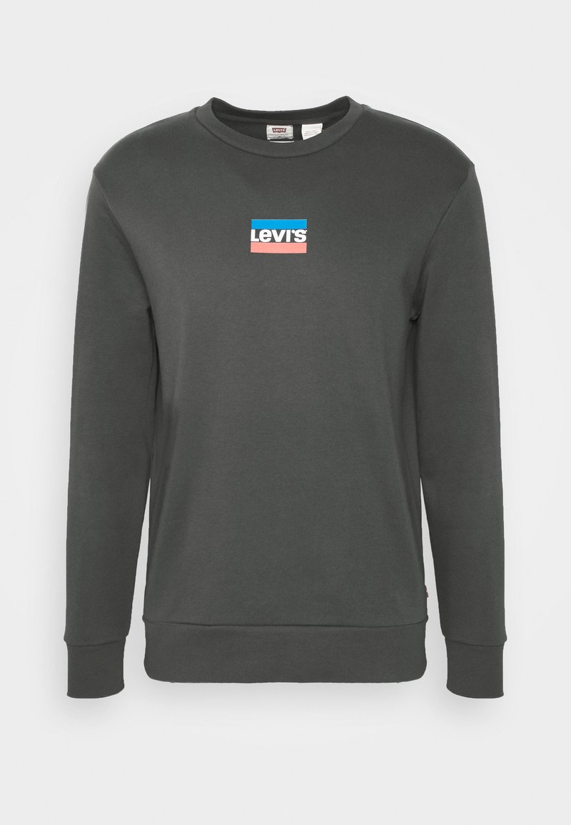 Sudadera gris de manga larga, con puños acanalados y cuello redondo. Presenta un logo colorido de Levi's en un diseño rectangular en el pecho.