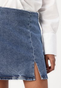 Good American Τζιν φούστα - indigo