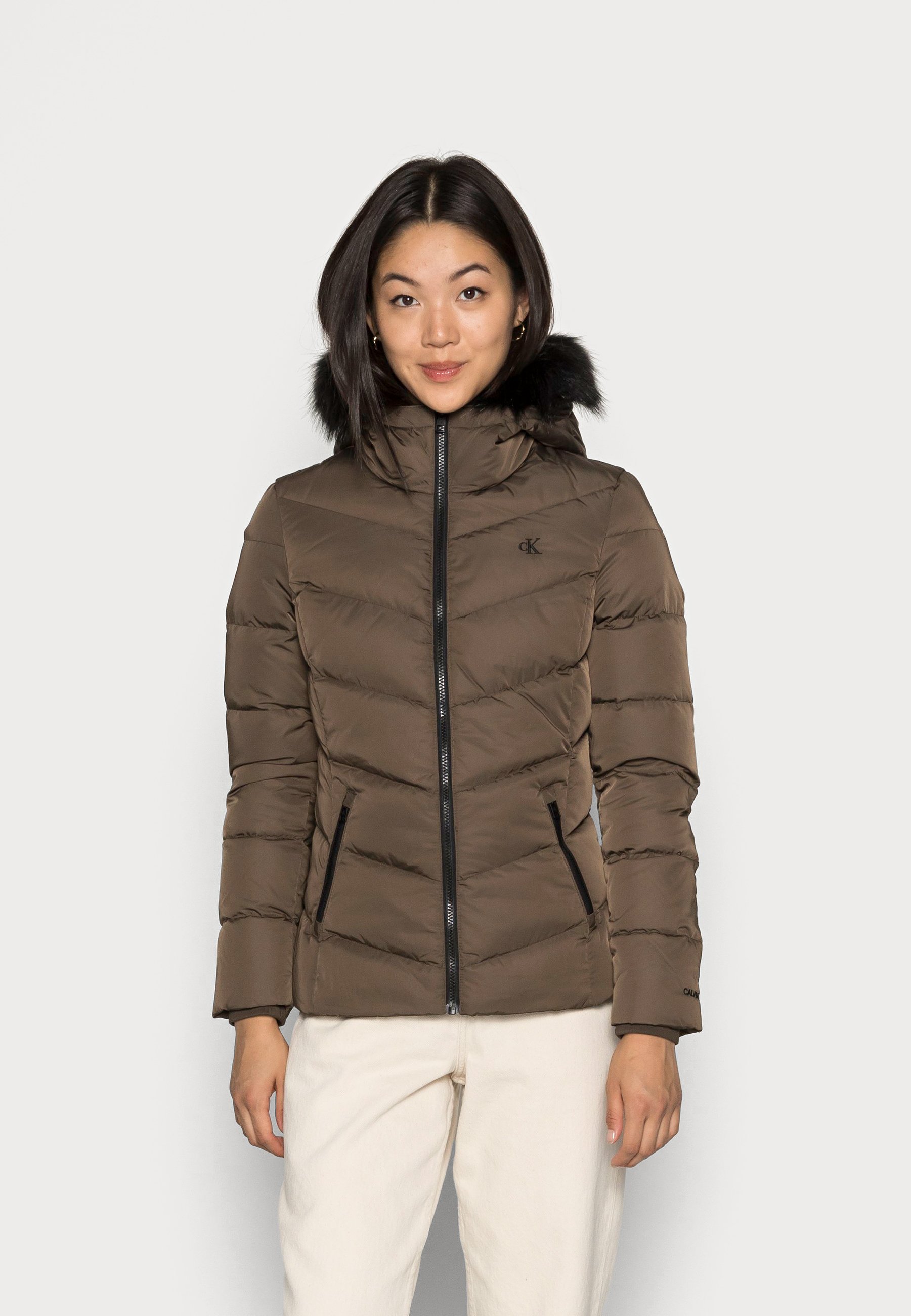 Calvin Klein Jeans SHORT FITTED PUFFER 