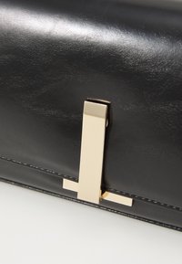 Thumbnail Image 6