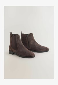 Sélectionné, chocolate brown suede