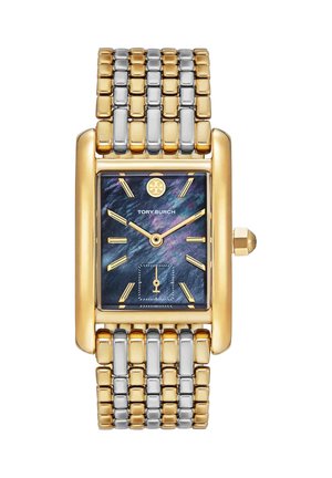 Rektangulært Tory Burch ur med guld- og sølvmetalledsarmbånd, sort iriserende urskive, gyldne timemarkører, visere og lille sekundviser.