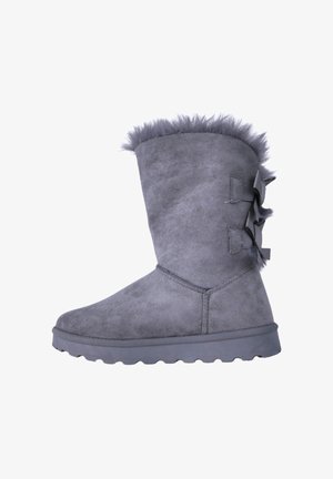 Bottine haute en suède gris avec un bord en fourrure sur le dessus, trois nœuds en tissu sur le côté et une semelle en caoutchouc texturée pour une meilleure adhérence.