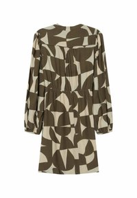 Robe à manches longues marron et crème avec un motif géométrique abstrait, taille froncée et détail de yoke au dos. Texture de tissu douce.