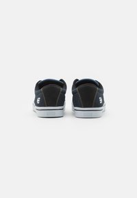Etnies JAMESON 2 ECO - Sportcipő - blue/black/white