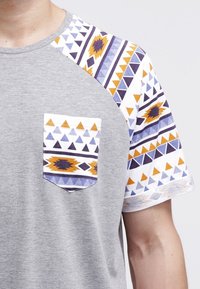 YOURTURN Triko s potiskem - mottled grey