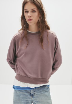 - Bluza