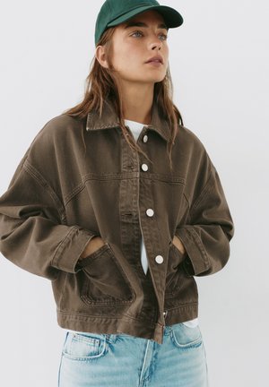PULL&BEAR, BOXY FIT DENIM - OVERSHIRT - Veste en jean - brown