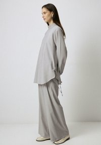 Touché Privé Blouse - grey