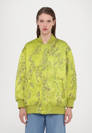 - Kurtka Bomber
