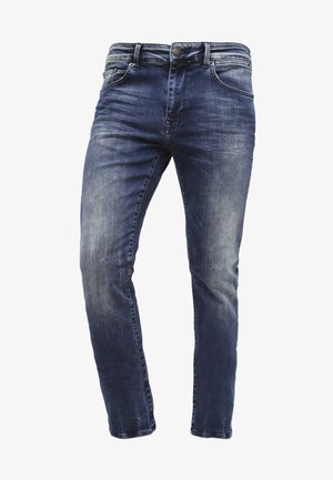 Jeans in denim blu con un design a gamba dritta, caratterizzati da un lavaggio sbiadito e una leggera sfumatura, con uno stile classico a cinque tasche e hardware in metallo.