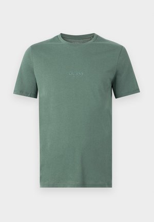 Camiseta de hombre de manga corta con cuello redondo en verde apagado con "GUESS EST. 1981" bordado en el pecho.