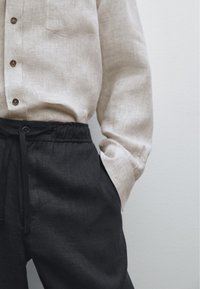Massimo Dutti JOGGER FIT - Pantalon classique - black