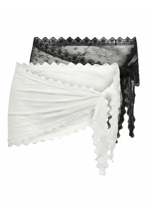 Dwa koronkowe topy bandeau, jeden czarny, drugi biały, oba z falistymi krawędziami i wiązanym z boku detalem węzła.